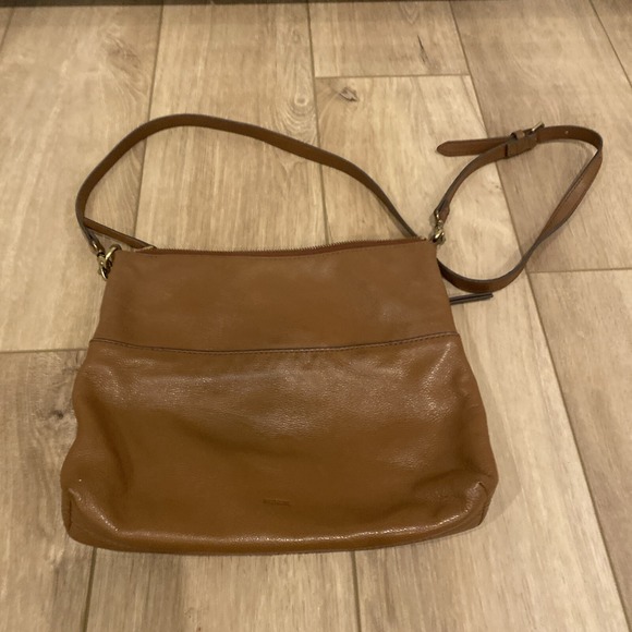 Fossil Brown Cow Hide Leather Crossbody Bag Purse Adjustable Strap Zipper Pocket - Picture 1 of 7